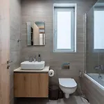 Aelia - Chic 2-br & Balcony In