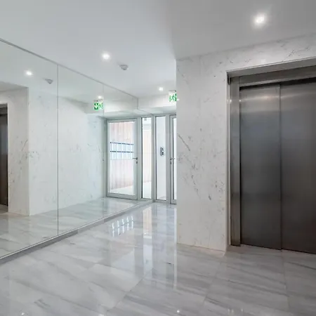 Aelia - Chic 2-br & Balcony In Apartament