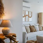 Апартаменти Aelia - Chic 2-br & Balcony In Ларнака