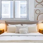 Апартаменти Aelia - Chic 2-br & Balcony In *