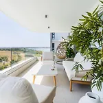 Апартаменти Aelia - Chic 2-br & Balcony In *