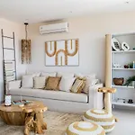 Апартаменти Aelia - Chic 2-br & Balcony In *
