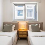 Aelia - Chic 2-br & Balcony In Апартаменти Ларнака