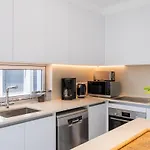 Апартаменти Aelia - Chic 2-br & Balcony In