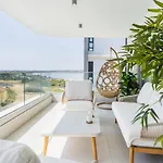 Апартаменти Aelia - Chic 2-br & Balcony In *