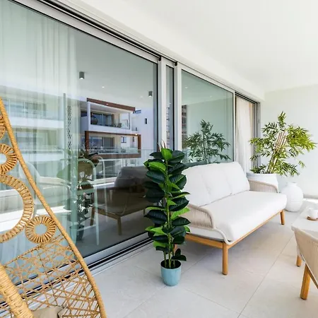 Aelia - Chic 2-br & Balcony In Ларнака