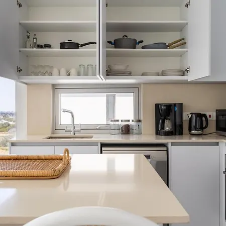 Aelia - Chic 2-br & Balcony In Apartment