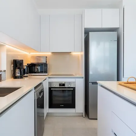 Aelia - Chic 2-br & Balcony In Apartman *