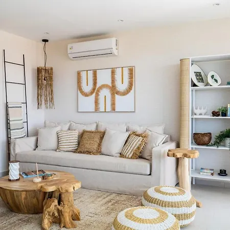 Апартаменты Aelia - Chic 2-br & Balcony In *