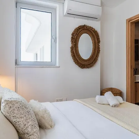 Aelia - Chic 2-br & Balcony In * Larnaca