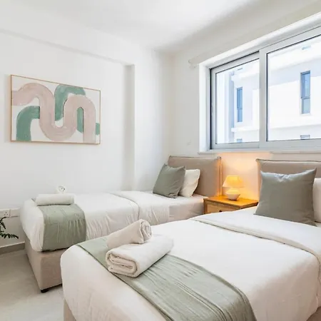 Aelia - Chic 2-br & Balcony In Lárnaka