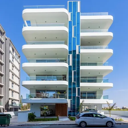 Aelia - Chic 2-br & Balcony In *