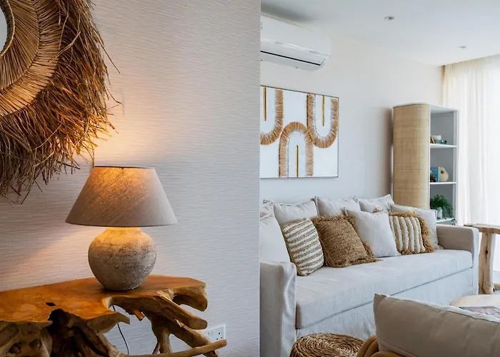 Apartment Aelia - Chic 2-br & Balcony In Larnaca