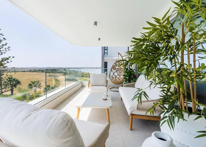 Apartment Aelia - Chic 2-br & Balcony In *