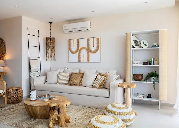 Apartment Aelia - Chic 2-br & Balcony In *