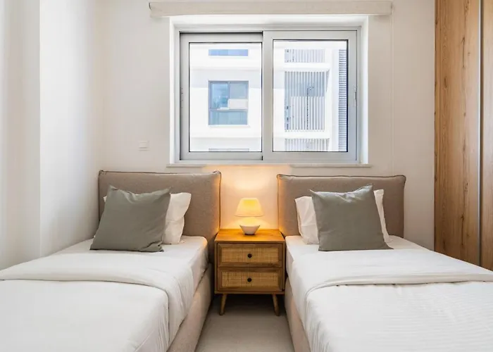 Aelia - Chic 2-br & Balcony In Apartment Larnaca