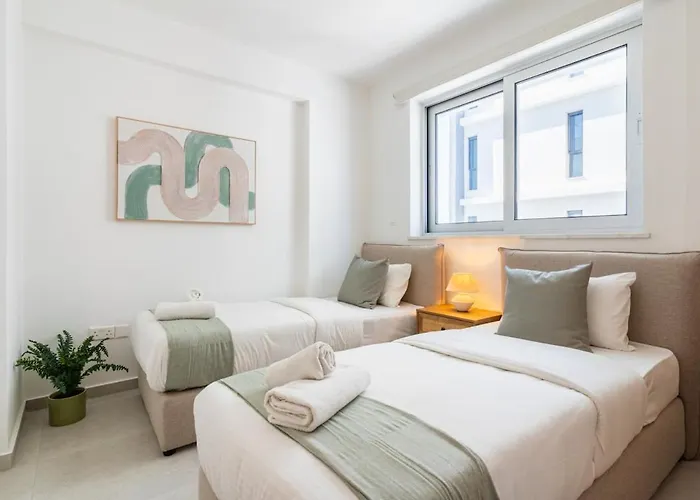 Aelia - Chic 2-br & Balcony In Larnaca