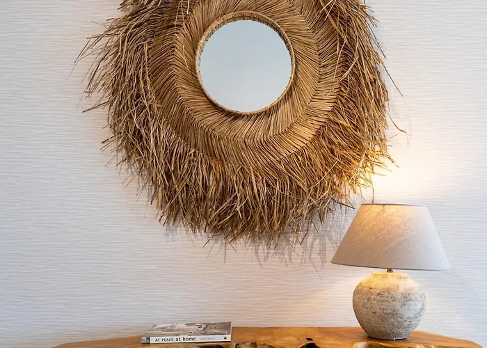 Aelia - Chic 2-br & Balcony In Apartment Larnaca